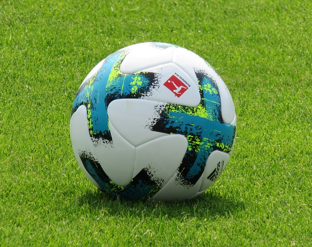 míč na fotbal